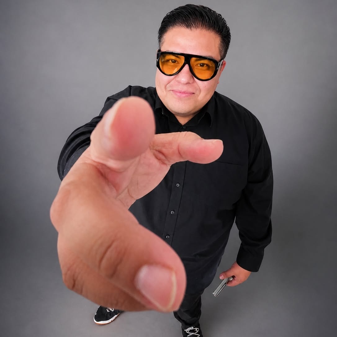 Polox Guerra acercándose a la cámara